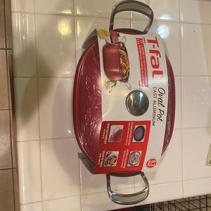 T-fal Oval Pot Cast Aluminum